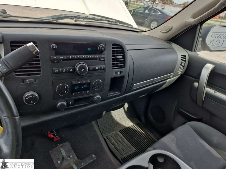 2012-chevrolet-silverado-1500-hybrid-image-12