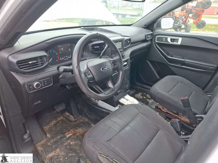 2021-ford-explorer-image-10