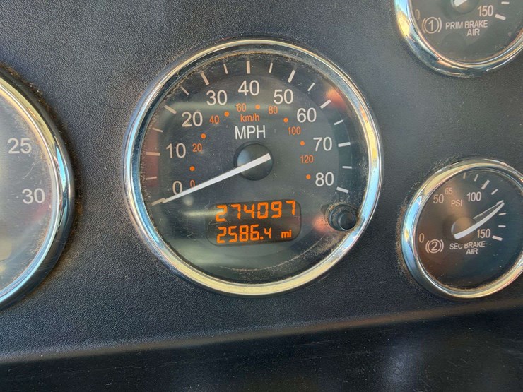 2021-peterbilt-348-image-31
