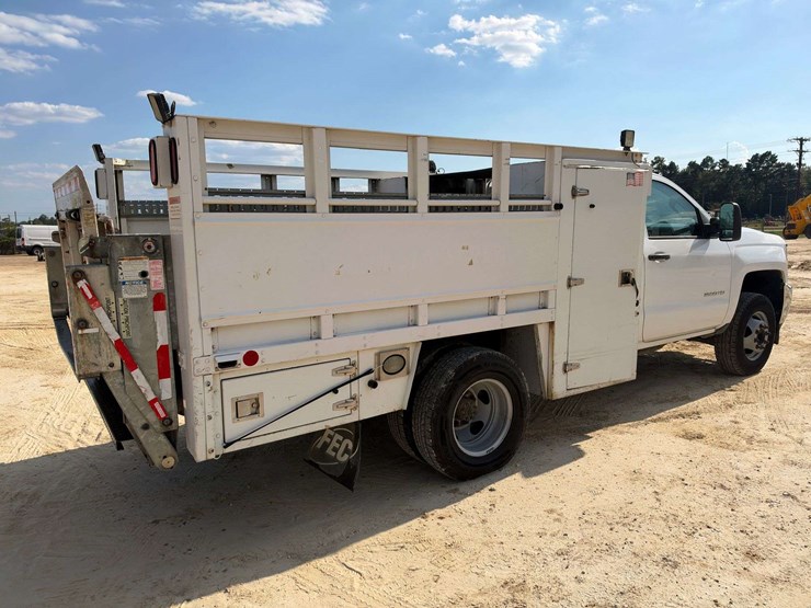 2017-chevrolet-silverado-3500-image-3
