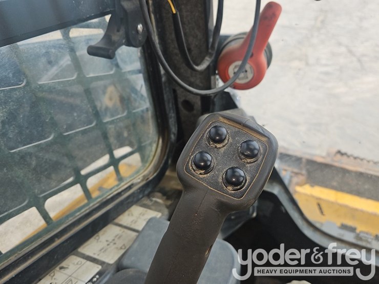 2021-deere-333g-image-39