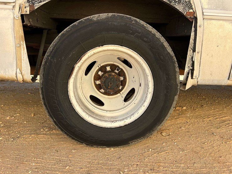 2011-ford-e350-image-46