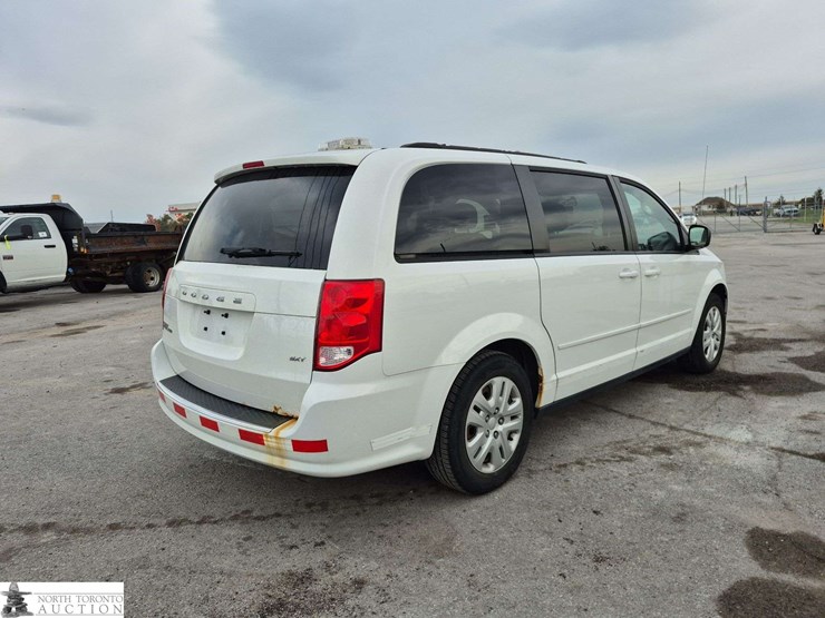 2014-dodge-grand-caravan-sxt-image-5