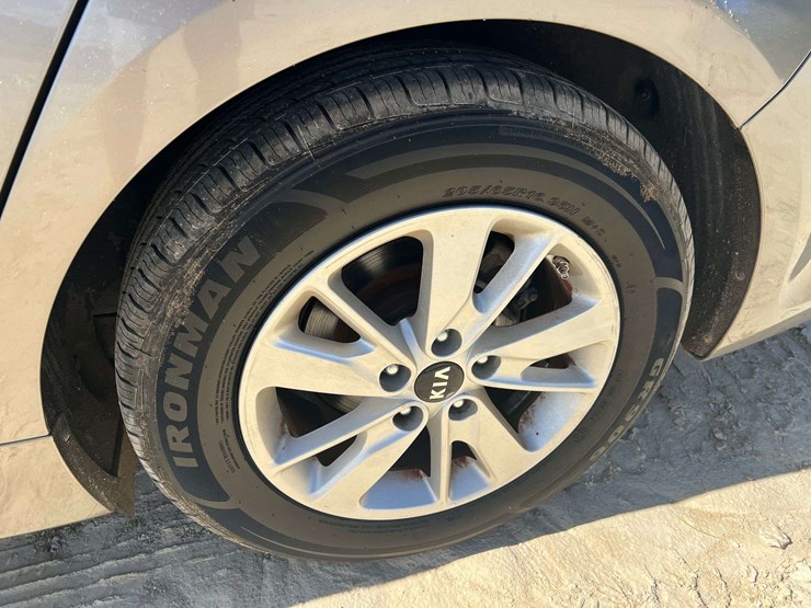 2018-kia-optima-4-door-sedan-(140,152-miles)-image-25