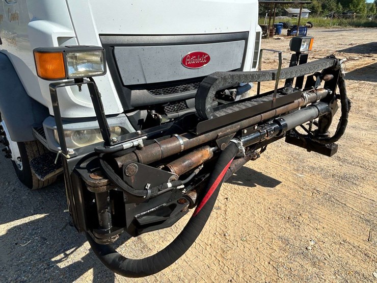 2015-peterbilt-220-image-13