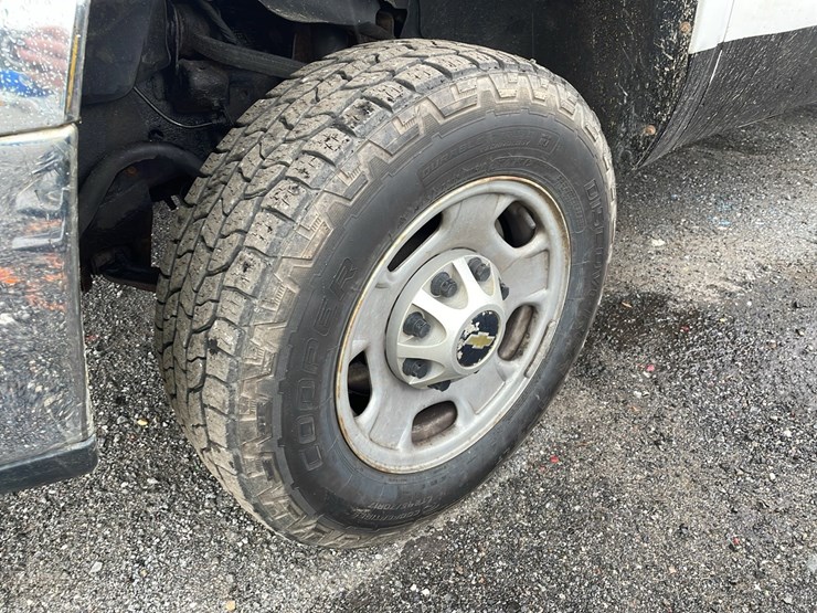 2013-chevrolet-2500hd-image-9