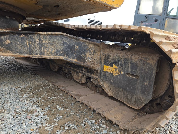2017-deere-245g-lc-image-52