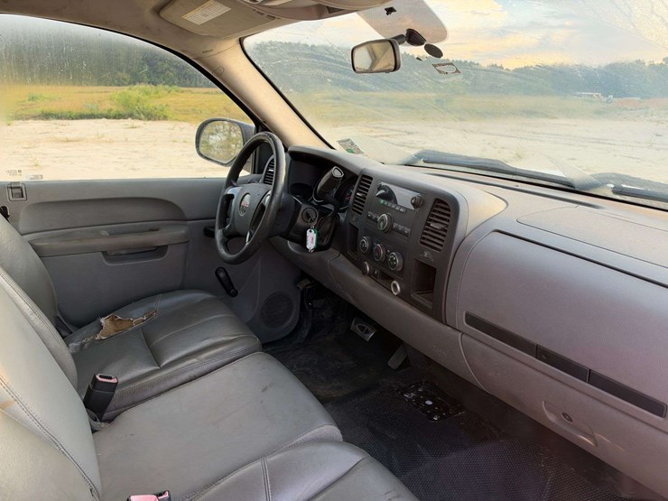2010-gmc-sierra-1500-image-17