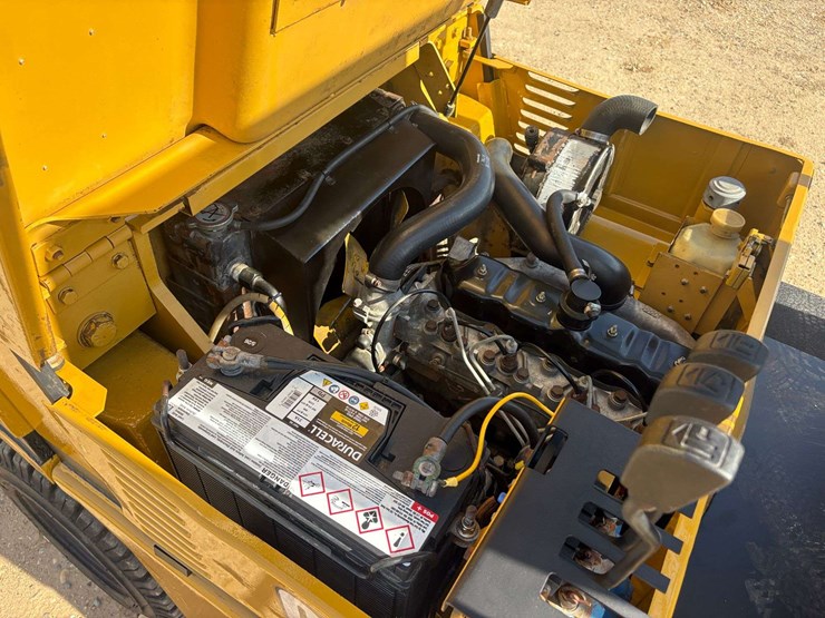 caterpillar-v40d-image-21