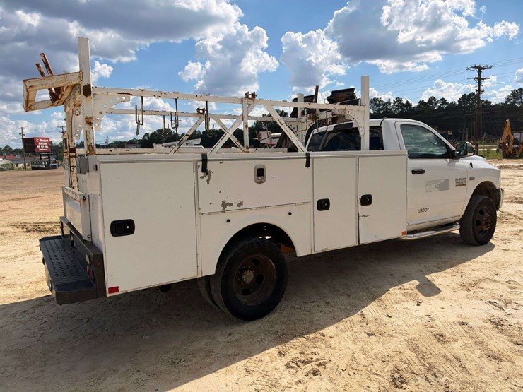 2017-dodge-3500-image-3