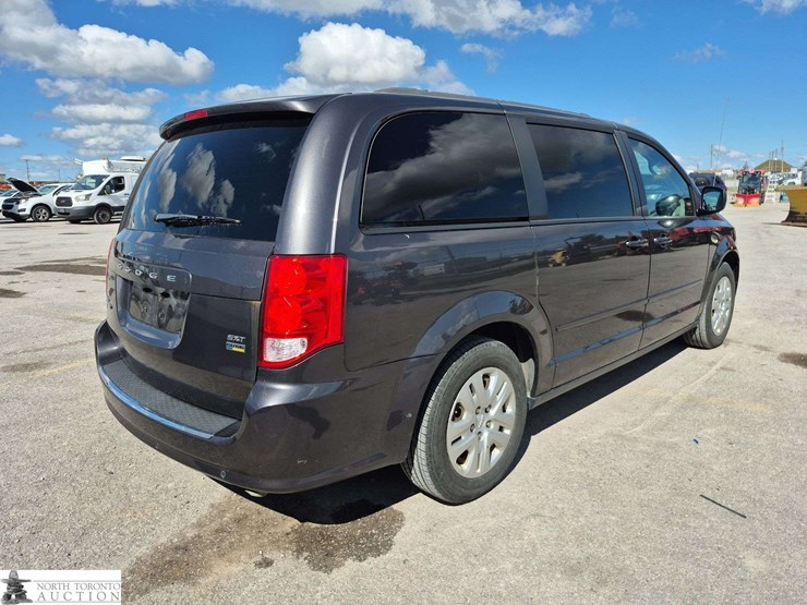 2017-dodge-grand-caravan-sxt-image-5