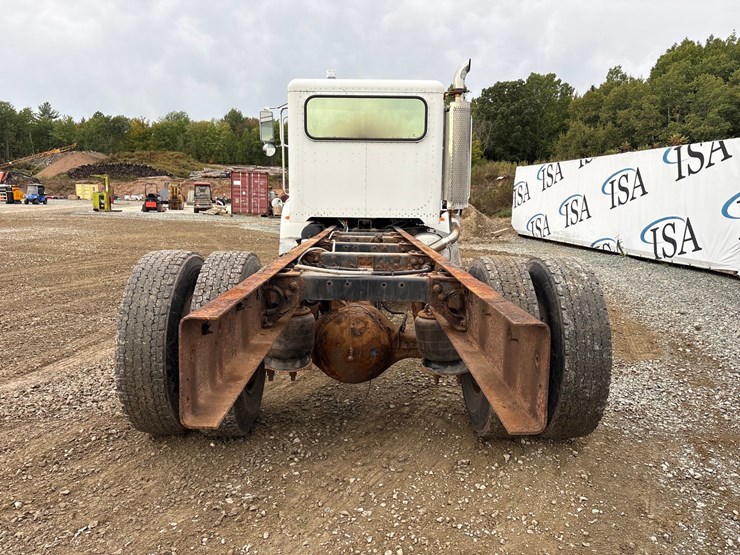 2007-peterbilt-335-image-4