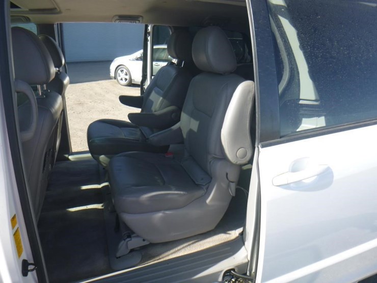2009-toyota-sienna-image-7