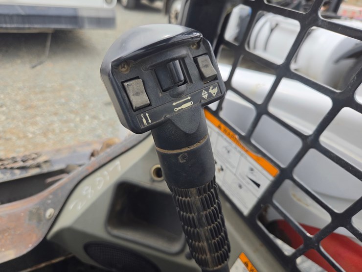 bobcat-t550-image-38