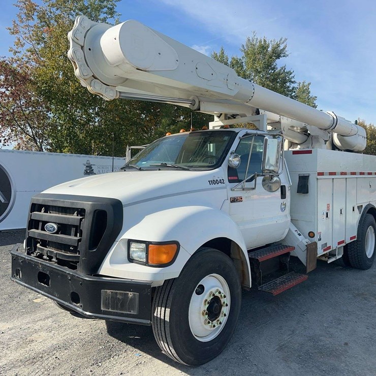 2004 FORD F750