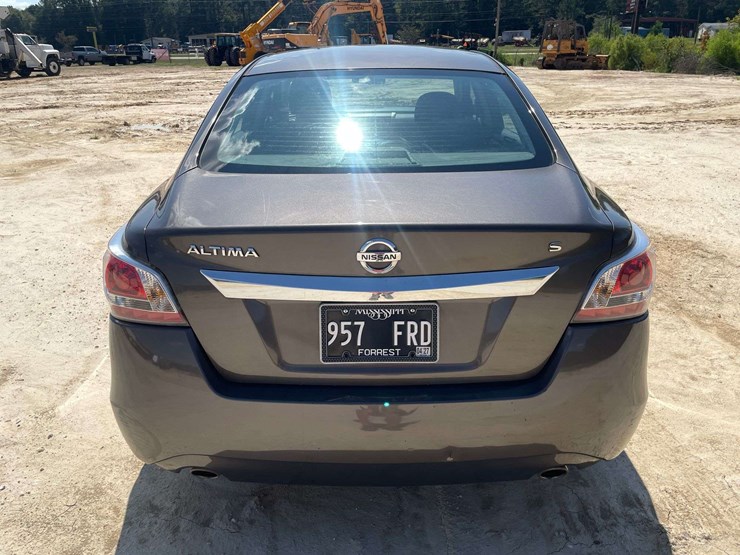 2015-nissan-altima-s-4-door-sedan-(149,037-miles)-image-6