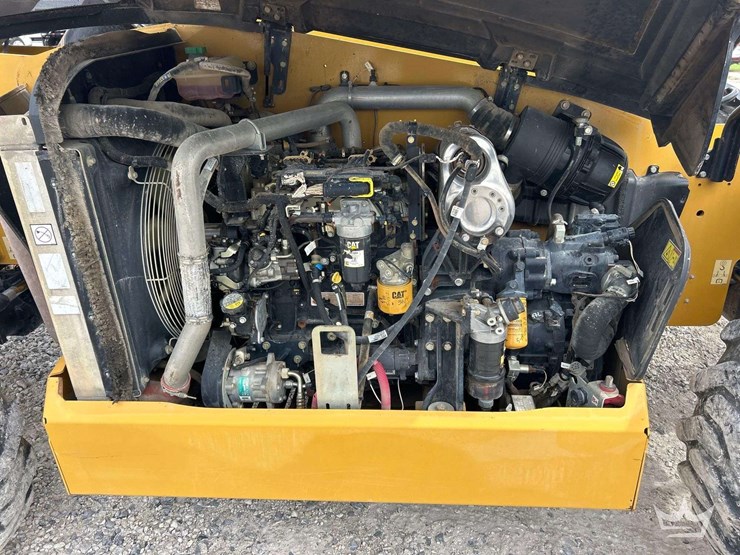 2019-caterpillar-th514d-image-13