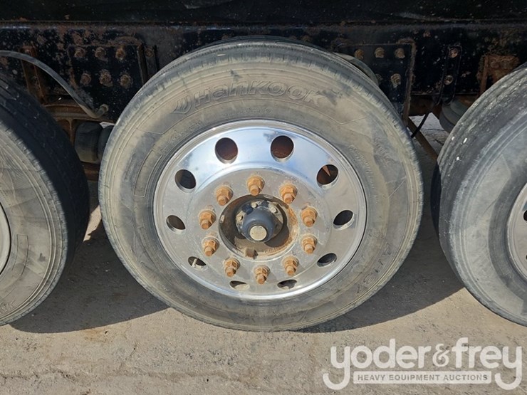 2019-freightliner-122sd-image-15