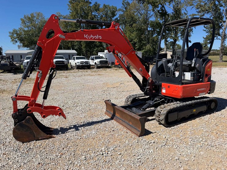 2023-kubota-kx033-4-image-1
