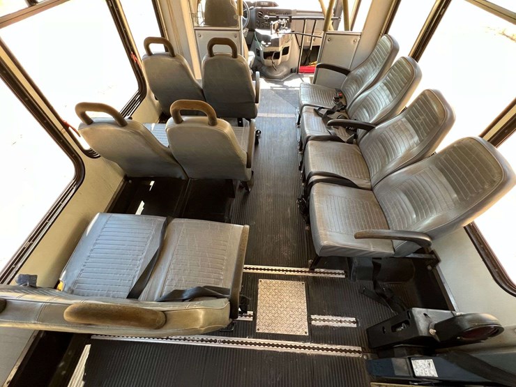 2011-ford-e350-image-33