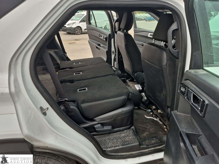 2021-ford-explorer-image-24