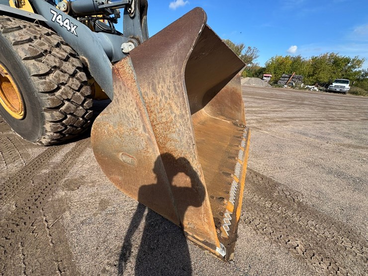 deere-744k-image-31