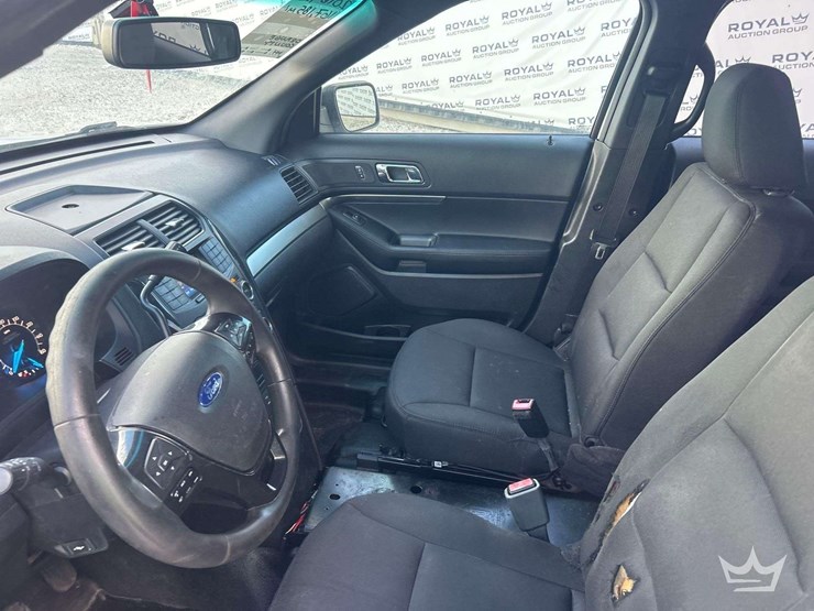 2016-ford-explorer-image-15