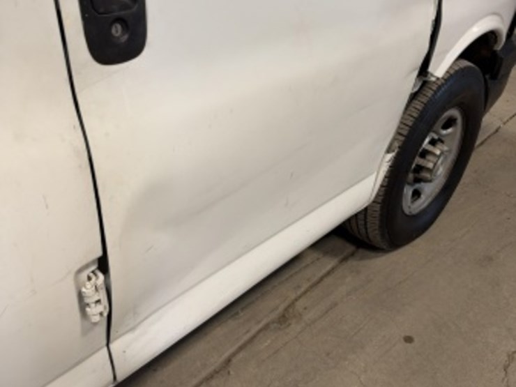 2011-chevrolet-express-2500-image-13