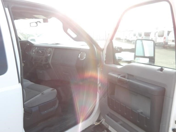 2011-ford-f550-image-16