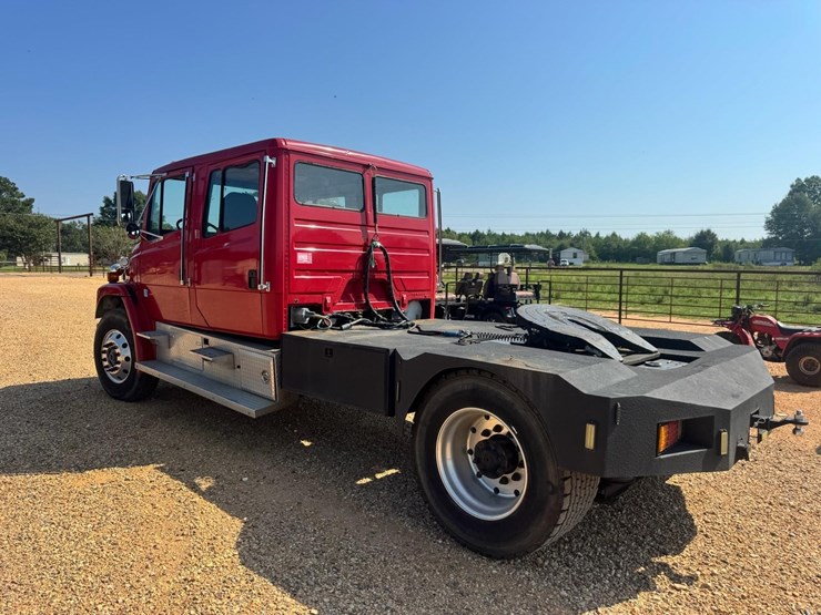 2001-freightliner-fl80-image-3