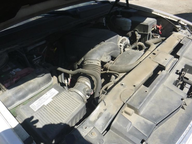 2007-chevrolet-suburban-image-11