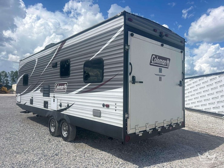 2019-28ft-keystone-coleman-toy-hauler-t/a-travel-trailer-image-4