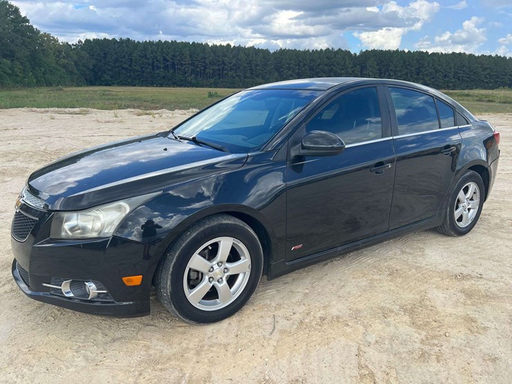 2014-chevrolet-cruze-4-door-sedan-(101,237-miles)-image-1
