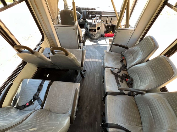2011-ford-e350-image-35