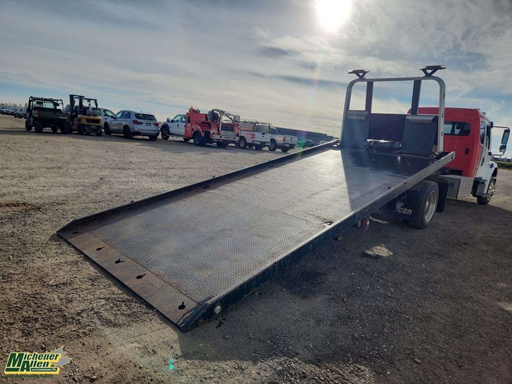 2014-freightliner-m2-106-image-35