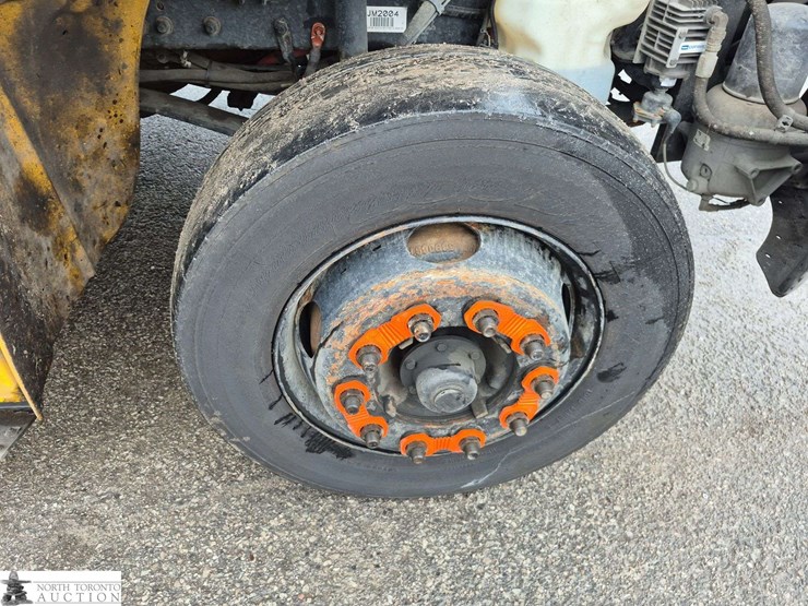 2018-freightliner-m2-106-image-26