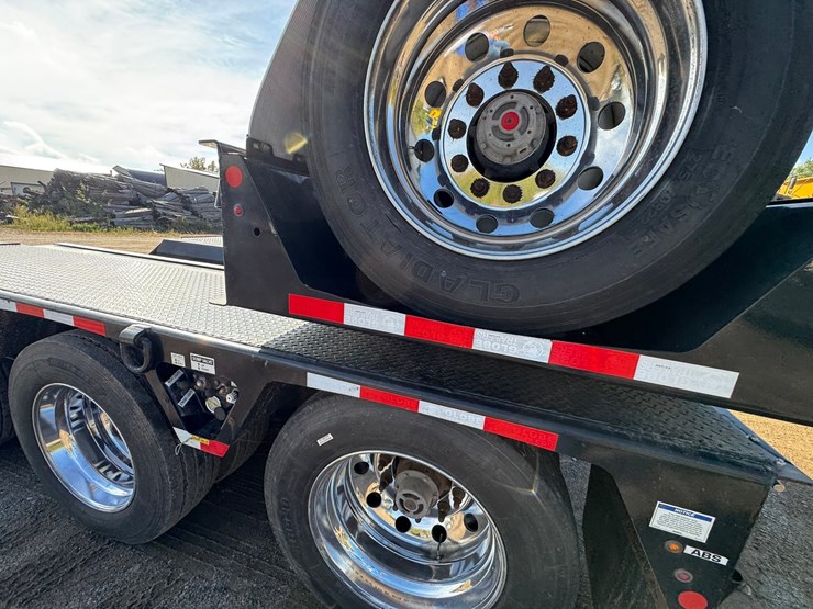2022-globe-lowboy-image-43