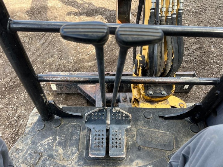 2012-caterpillar-303-image-24