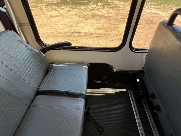2011-ford-e350-image-31