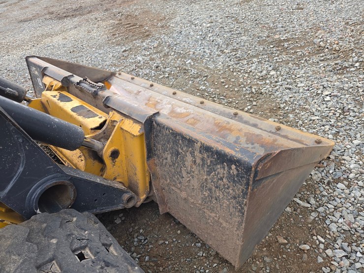 2018-deere-333g-image-12