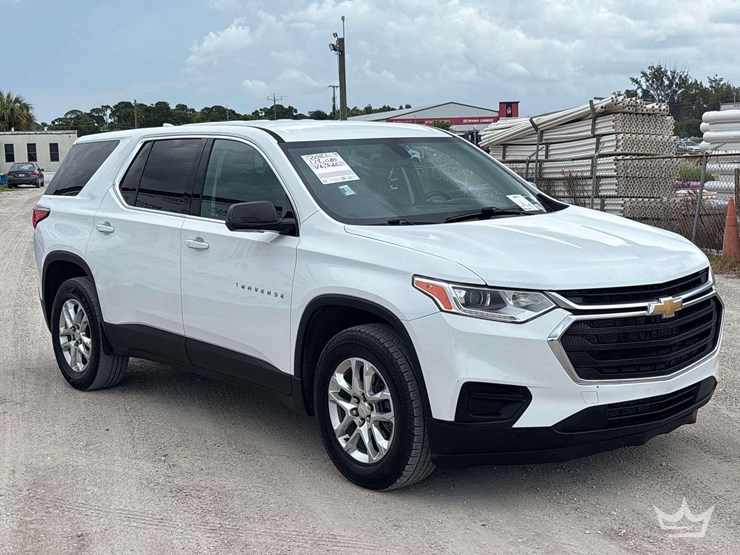 2021-chevrolet-traverse-image-2