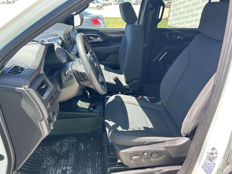 2023-chevrolet-tahoe-image-16