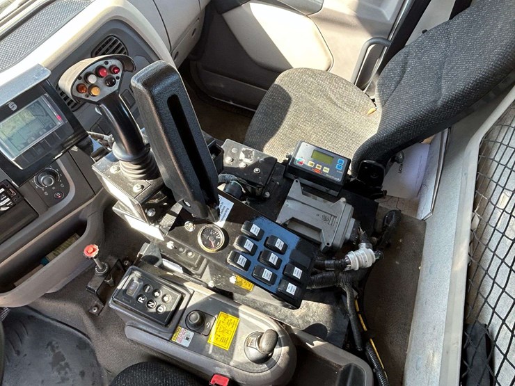 2015-peterbilt-220-image-59