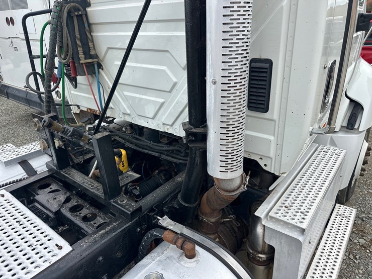 2015-international-prostar-image-16