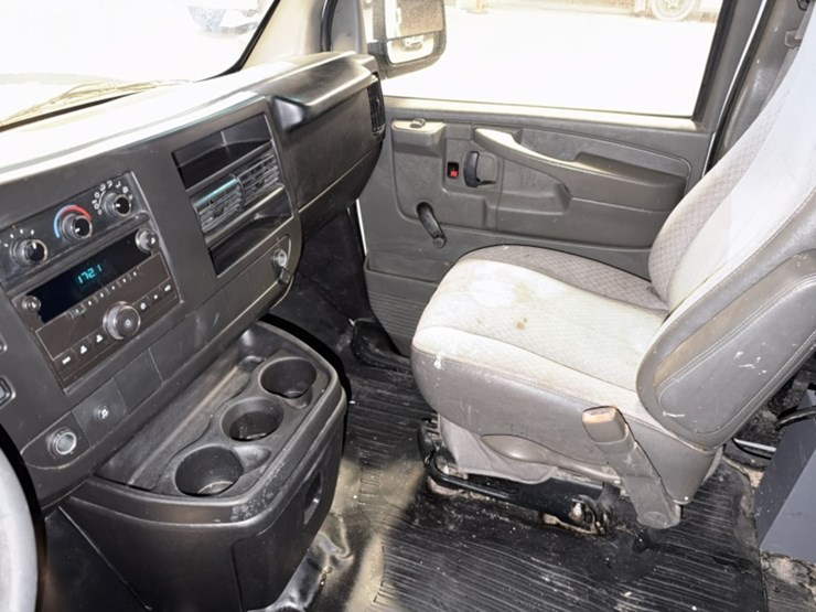 2011-chevrolet-express-2500-image-30