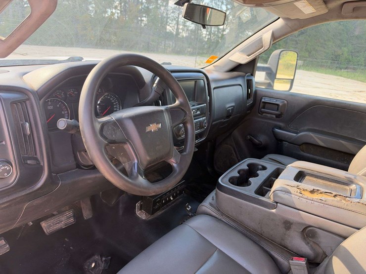 2017-chevrolet-silverado-3500-image-11