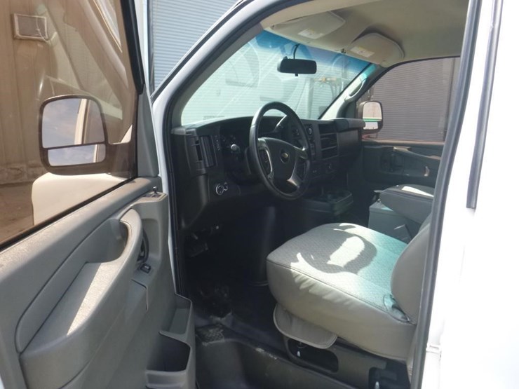 2015-chevrolet-express-2500-image-5
