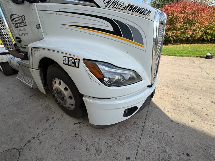 2022-kenworth-t680-image-31