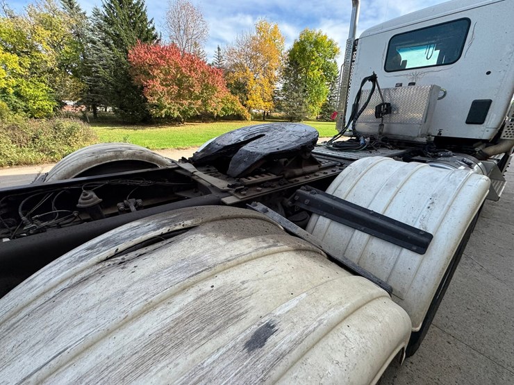 2022-kenworth-t680-image-22