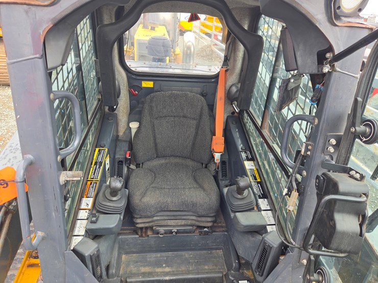 deere-333g-image-37